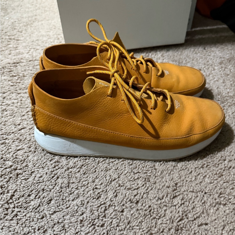 Clarks Men's Yellow Leather Sneakers